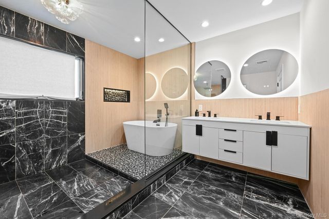 36 Foster Lane, Westbury, NY 11590