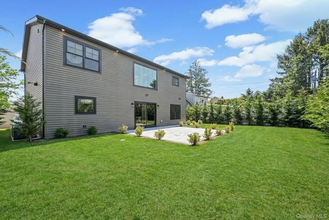 36 Foster Lane, Westbury, NY 11590