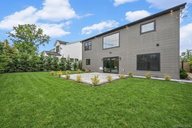 36 Foster Lane, Westbury, NY 11590