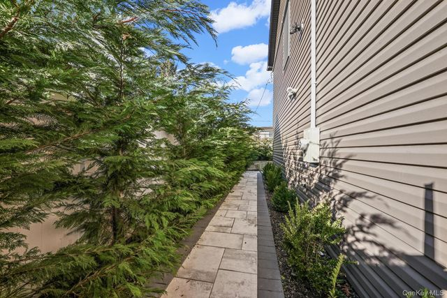 36 Foster Lane, Westbury, NY 11590