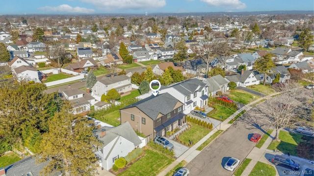 36 Foster Lane, Westbury, NY 11590