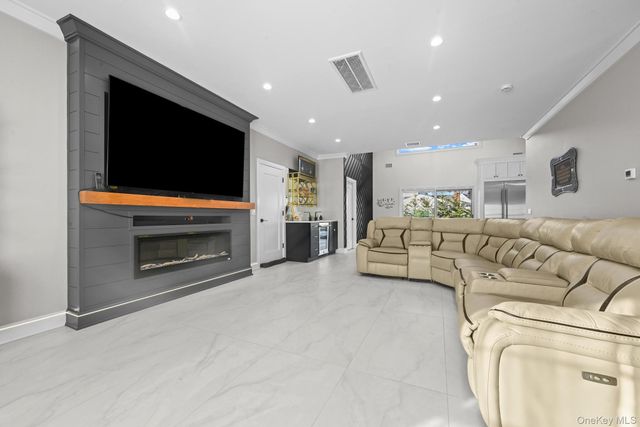 36 Foster Lane, Westbury, NY 11590