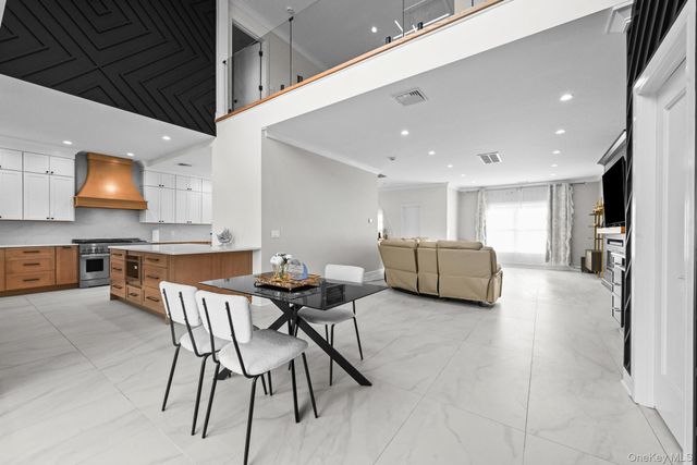 36 Foster Lane, Westbury, NY 11590