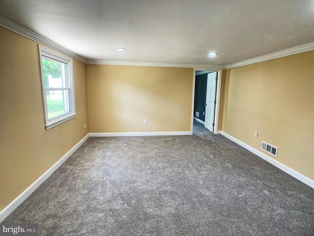 Image 10 of property listing at 7907 SUBET, Windsor Mill, MD 21244