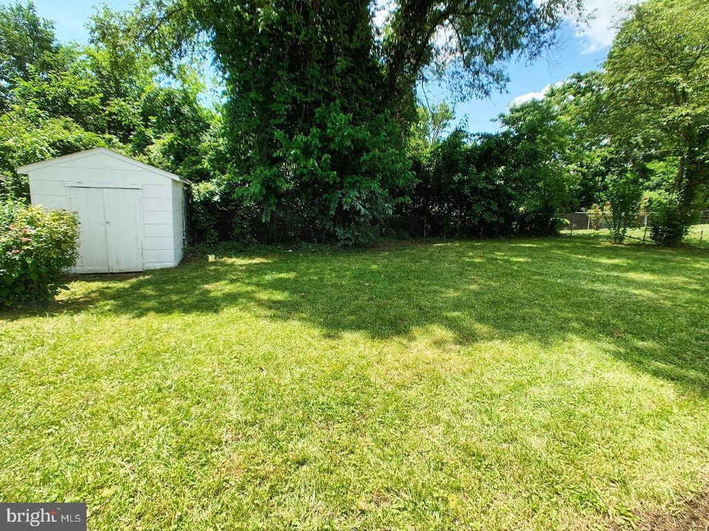 Image 13 of property listing at 7907 SUBET, Windsor Mill, MD 21244