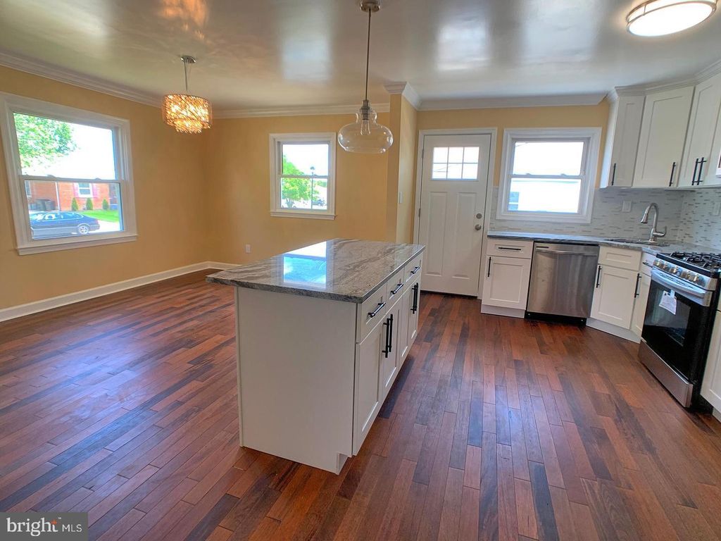 Image 5 of property listing at 7907 SUBET, Windsor Mill, MD 21244