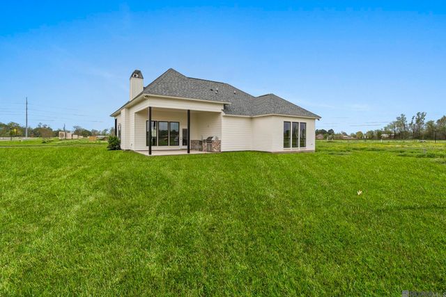 39532 Hernando De Soto Dr, Darrow, LA 70725