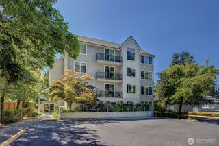6831 NE 170th Street #206, Kenmore, WA 98028