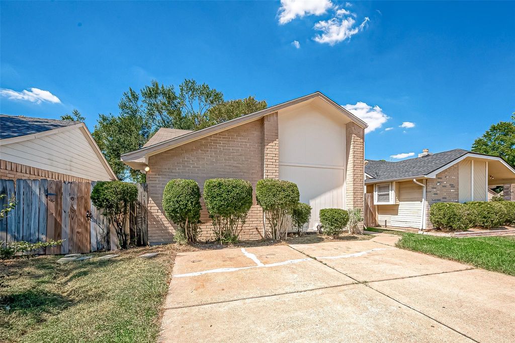 7111 Village Lake Drive, Cypress, TX 77433