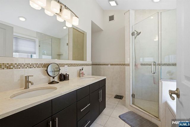 427 Lawton Avenue, Cliffside Park, NJ 07010