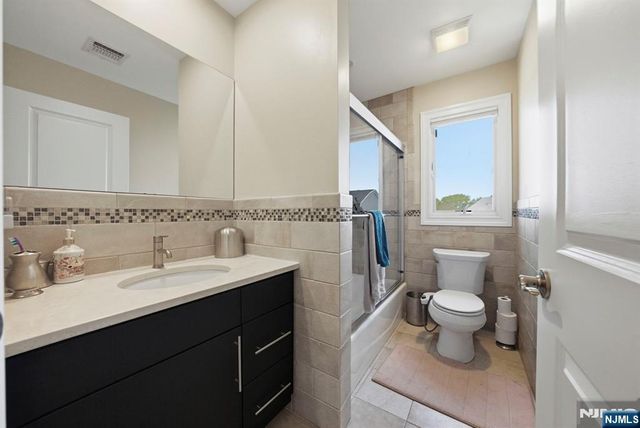 427 Lawton Avenue, Cliffside Park, NJ 07010