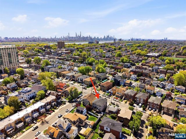427 Lawton Avenue, Cliffside Park, NJ 07010
