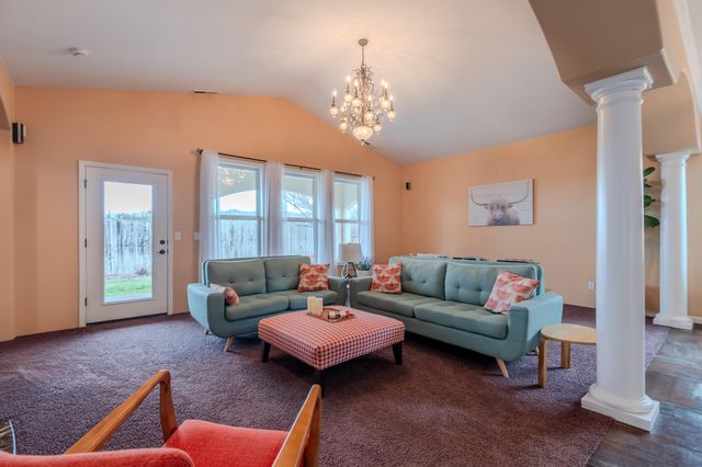 3821 Sherwood Park Drive, Medford, OR 97504