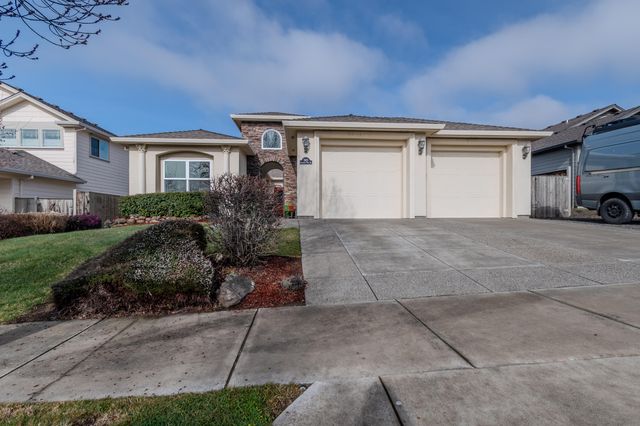 3821 Sherwood Park Drive, Medford, OR 97504