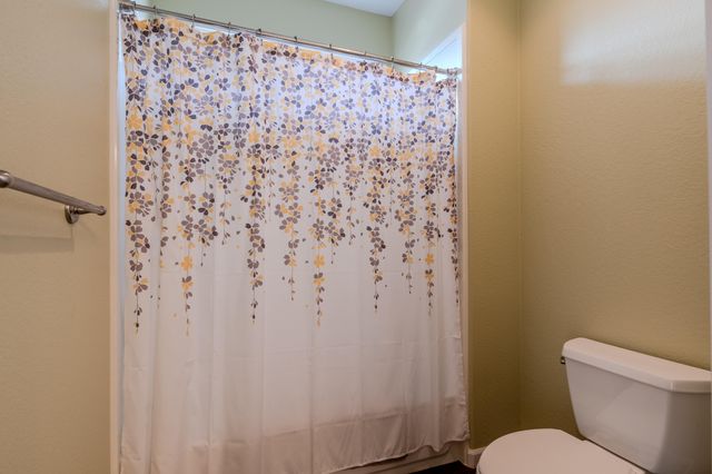 3821 Sherwood Park Drive, Medford, OR 97504