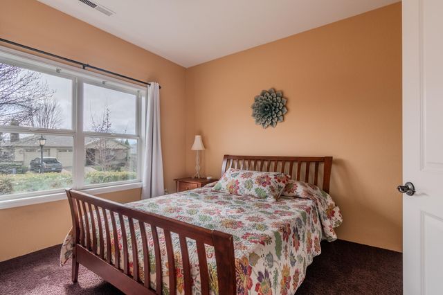 3821 Sherwood Park Drive, Medford, OR 97504