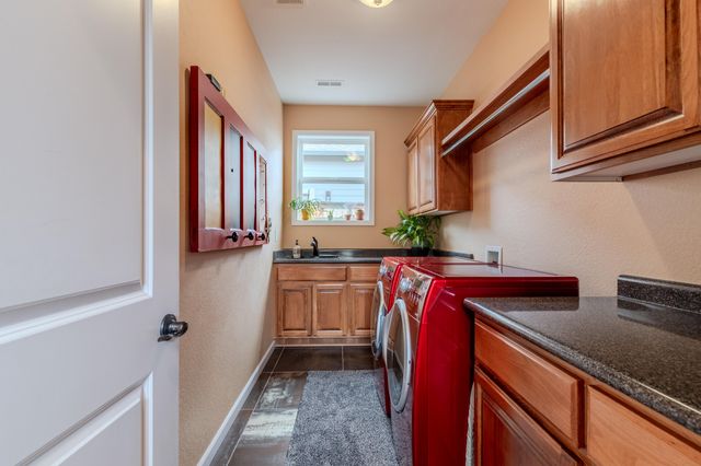 3821 Sherwood Park Drive, Medford, OR 97504