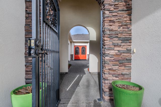 3821 Sherwood Park Drive, Medford, OR 97504