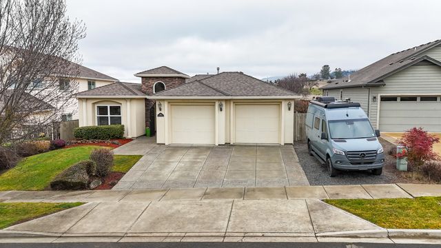 3821 Sherwood Park Drive, Medford, OR 97504