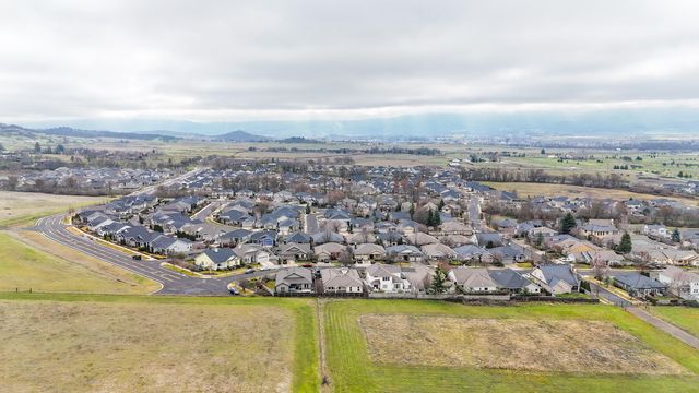 3821 Sherwood Park Drive, Medford, OR 97504