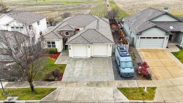 3821 Sherwood Park Drive, Medford, OR 97504