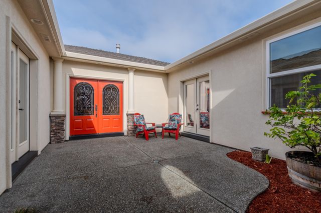 3821 Sherwood Park Drive, Medford, OR 97504