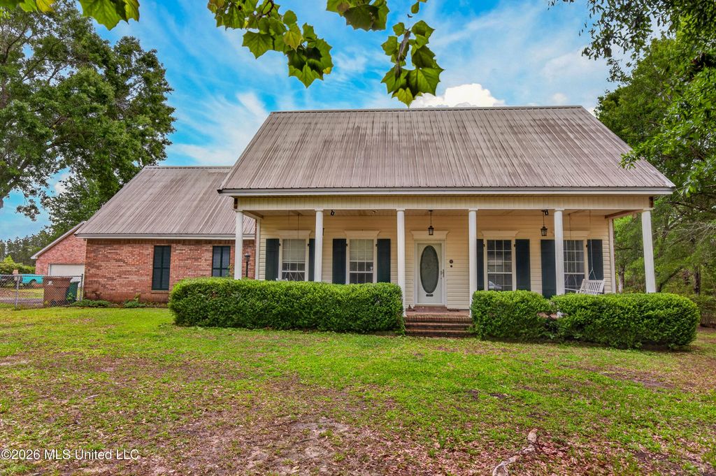 11493 White Star Road, Biloxi, MS 39532