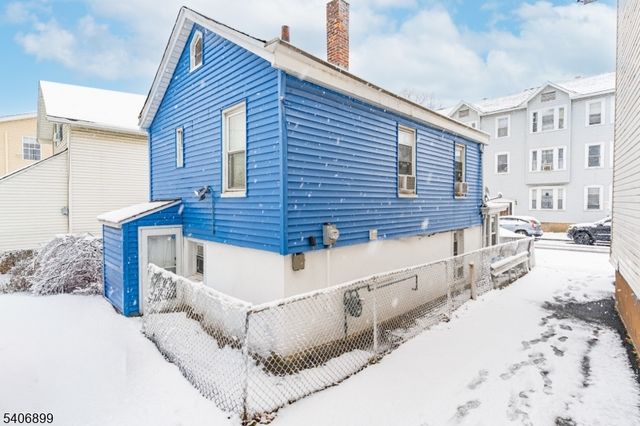 65 Cambridge St, East Orange City, NJ 07018