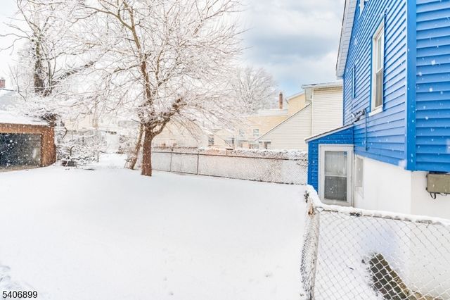 65 Cambridge St, East Orange City, NJ 07018