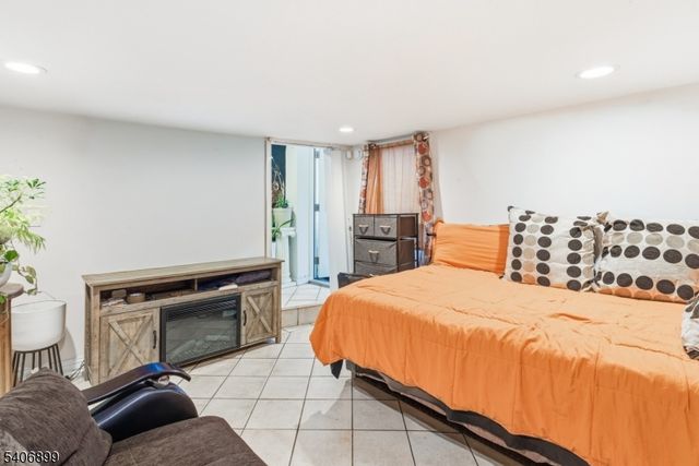 65 Cambridge St, East Orange City, NJ 07018