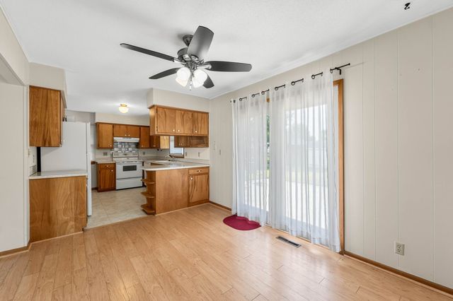 1309 S 11th Avenue E, Newton, IA 50208