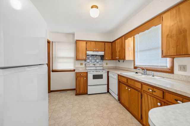 1309 S 11th Avenue E, Newton, IA 50208