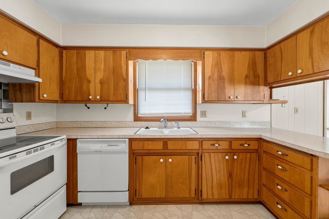 1309 S 11th Avenue E, Newton, IA 50208