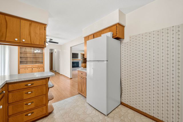 1309 S 11th Avenue E, Newton, IA 50208