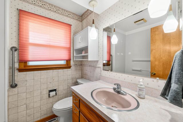 1309 S 11th Avenue E, Newton, IA 50208