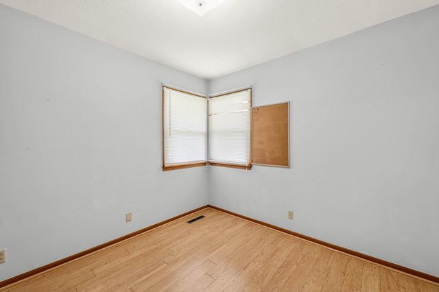 1309 S 11th Avenue E, Newton, IA 50208