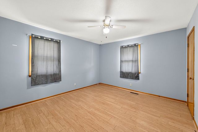 1309 S 11th Avenue E, Newton, IA 50208