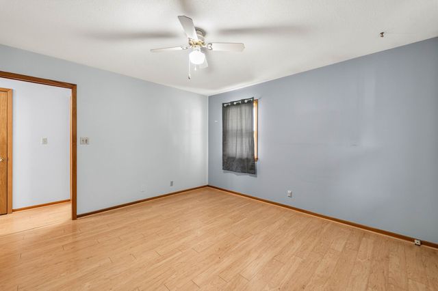 1309 S 11th Avenue E, Newton, IA 50208