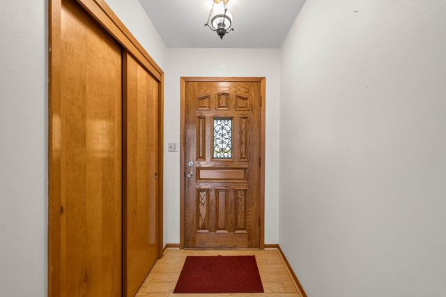 1309 S 11th Avenue E, Newton, IA 50208