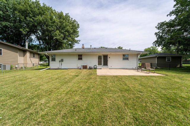 1309 S 11th Avenue E, Newton, IA 50208