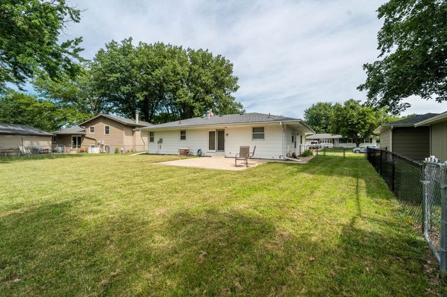 1309 S 11th Avenue E, Newton, IA 50208