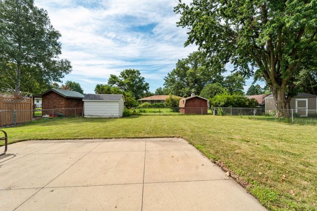 1309 S 11th Avenue E, Newton, IA 50208