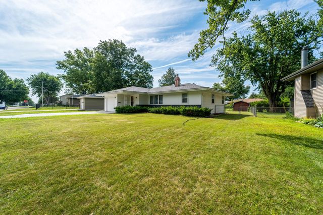 1309 S 11th Avenue E, Newton, IA 50208