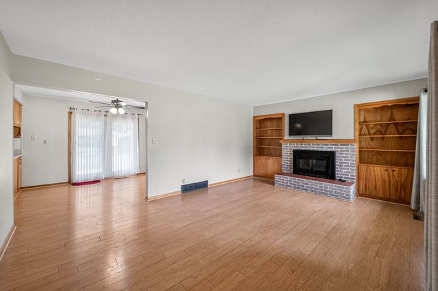 1309 S 11th Avenue E, Newton, IA 50208