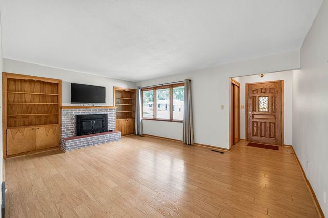 1309 S 11th Avenue E, Newton, IA 50208