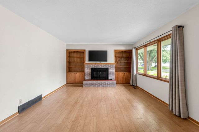 1309 S 11th Avenue E, Newton, IA 50208