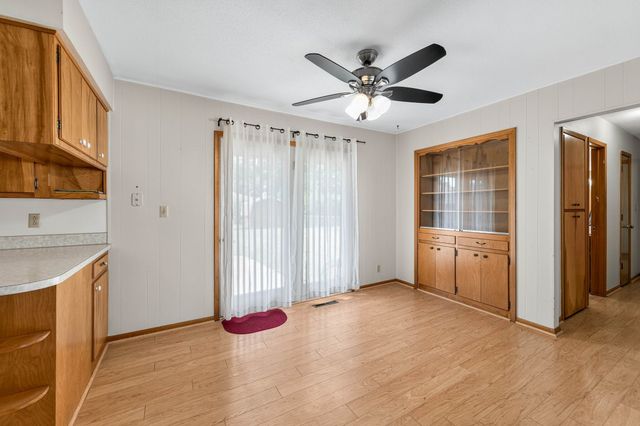 1309 S 11th Avenue E, Newton, IA 50208