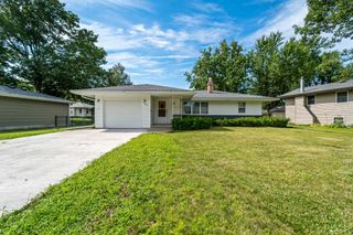 1309 S 11th Avenue E, Newton, IA 50208
