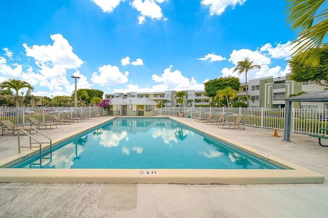 10765 SW 108th Ave 303, Miami, FL 33176
