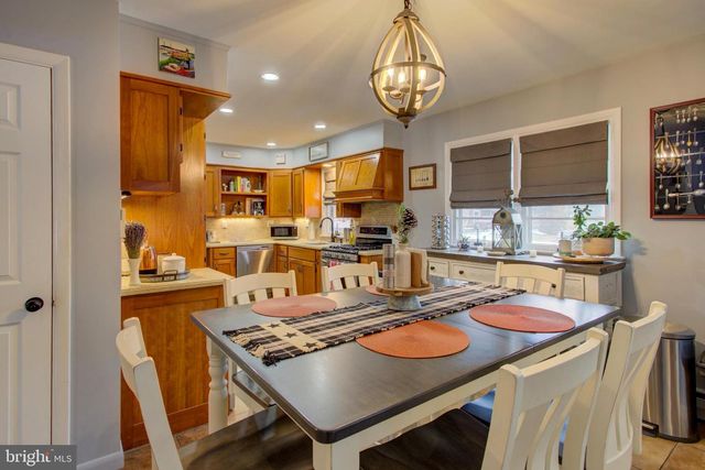 825 ROBIN RD, Lancaster, PA 17601